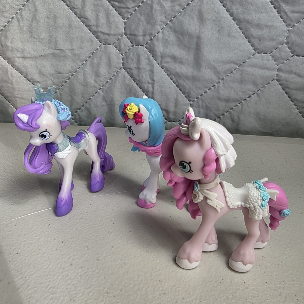 SHOPKINS Happy Stables Pony Lot: 5 Ponicakes, Rainbow Dreamer Royal Crown Trends - Picture 2 of 8